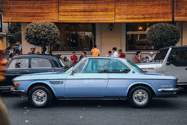 Mặc dù đã trải qua hơn nửa thế kỷ, nhưng “ngoại hình” của chiếc coupe 2 cửa BMW 2800CS này nhìn vẫn còn rất “nuột nà”, chứng tỏ nó đã được chủ nhân chăm sóc, bảo quản rất cẩn thận.