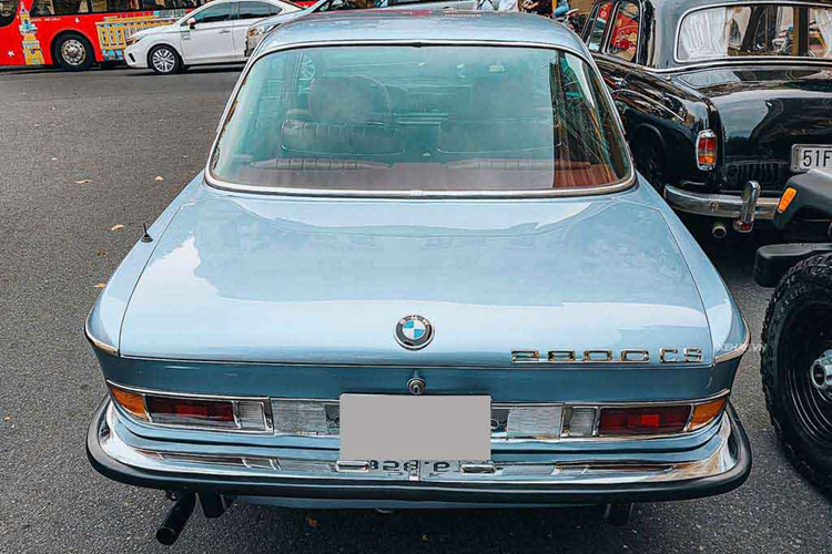 BMW 2800CS là một trong những mẫu xe thể thao bán khá chạy của BMW thập kỷ 70 nhờ khả năng vận hành ưu việt. Cung cấp “sức mạnh” cho BMW 2800CS là khối động cơ 2.8L 6 xi-lanh nạp khí tự nhiên.