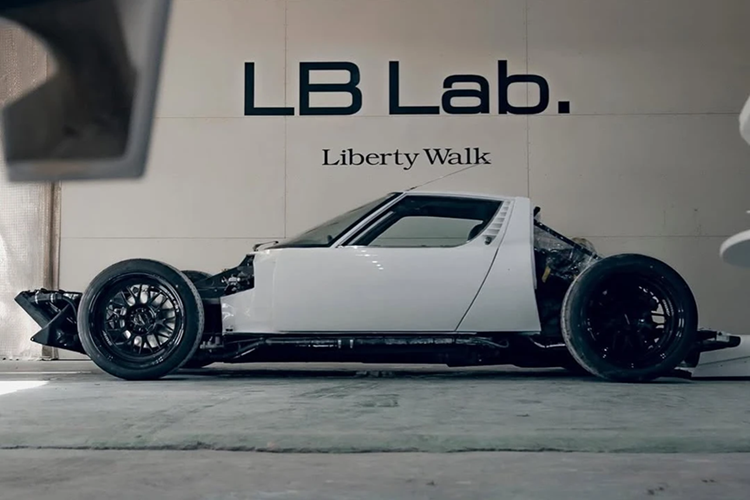 Tương tự với chiếc Ferrari F40, dự án này được đánh giá khá "ngông" khi thay đổi toàn bộ kết cấu của một trong những mẫu xe biểu tượng của thế giới. Thông thường, chủ nhân của những chiếc Lamborghini Miura chỉ phục chế lại nguyên bản.