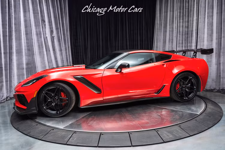 "Trái tim" trên khi được trang bị hộp số sàn 7 cấp sẽ mất khoảng 3,2 giây để tăng tốc lên 100 km/h từ vị trí xuất phát. Còn với hộp số tự động 7 cấp, xe mất khoảng thời gian 3 giây để tăng tốc 0-100 km/h. Tốc độ tối đa 298 km/h.