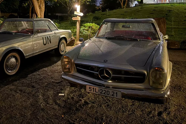 Phạm vi hoạt động cũng được cải thiện với dung tích bình xăng tăng từ 65 lít lên 82 lít. Giống như người tiền nhiệm, 250 SL được trang bị hộp số tự động 4 cấp và hộp số sàn 4 cấp hoặc ZF 5 cấp.