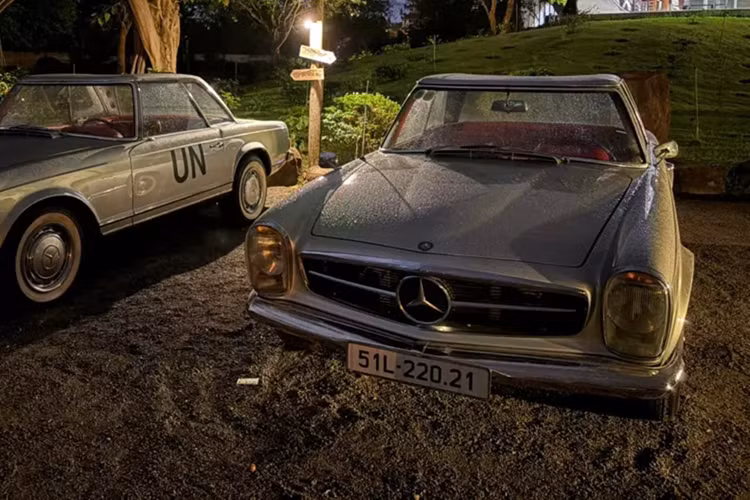 Phạm vi hoạt động cũng được cải thiện với dung tích bình xăng tăng từ 65 lít lên 82 lít. Giống như người tiền nhiệm, 250 SL được trang bị hộp số tự động 4 cấp và hộp số sàn 4 cấp hoặc ZF 5 cấp.