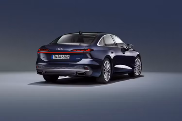 A6 2025 được phát triển trên khung gầm Premium Platform Combustion (PPC), dùng chung với Audi A5. Xe trang bị hệ thống treo khí nén thích ứng, tùy chọn đánh lái bốn bánh nhằm tối ưu độ ổn định khi vào cua ở tốc độ cao. Bộ mâm hợp kim có kích thước từ 19 đến 21 inch, phù hợp với nhiều cấu hình khác nhau.