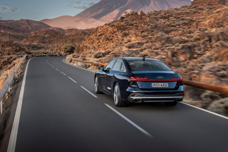 Tại thị trường Mỹ, dù chịu ảnh hưởng từ mức thuế nhập khẩu 25%, Audi vẫn xác nhận sẽ phân phối A6 thế hệ mới từ nửa cuối năm 2025. Với sự kết hợp giữa phong cách thiết kế tinh tế, công nghệ hiện đại và khả năng vận hành vượt trội, A6 2025 hứa hẹn sẽ tiếp tục là lựa chọn hàng đầu trong phân khúc sedan hạng sang.