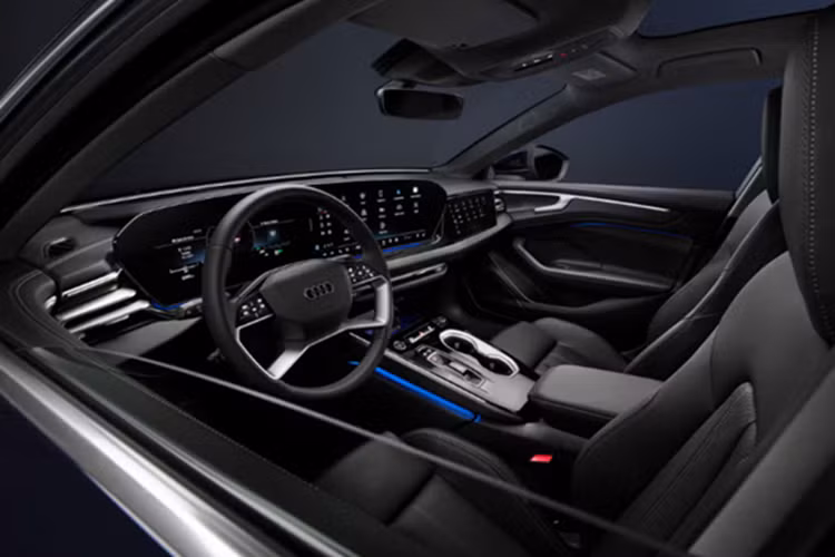 Khoang cabin của A6 mới mang đậm tính công nghệ với bảng đồng hồ kỹ thuật số 11,9 inch, màn hình cảm ứng trung tâm 14,5 inch và tùy chọn màn hình phụ 10,9 inch cho hành khách phía trước. Ngoài ra, xe còn hỗ trợ màn hình hiển thị trên kính lái HUD, hệ thống âm thanh Bang &amp; Olufsen 20 loa, điều hòa tự động 4 vùng và tính năng hỗ trợ đóng cửa tự động.