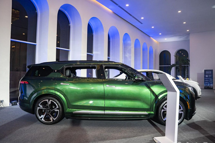 Đặc biệt, xe còn được trang bị tính năng trợ lái nâng cao ADAS cấp độ 2 như hỗ trợ lái trên đường cao tốc hay hỗ trợ di chuyển khi ùn tắc.