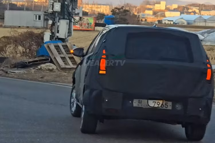 Là phiên bản nâng cấp giữa vòng đời, Hyundai Stargazer thế hệ mới nhiều khả năng vẫn sẽ giữ nguyên các tùy chọn động cơ như cũ. Hiện tại, xe được trang bị động cơ xăng 1.5L 4 xi lanh xăng 115 mã lực, 144Nm, đi kèm hộp số vô cấp CVT và hệ dẫn động cầu trước.