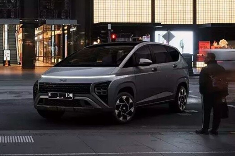 Tại Việt Nam, Hyundai Stargazer là một trong những mẫu xe có giá thấp nhất phân khúc với chỉ 489 triệu đồng cho phiên bản tiêu chuẩn. Không chỉ vậy, mẫu MPV này còn thường xuyên được khuyến mãi lên đến hàng trục triệu đồng tại đại lý.