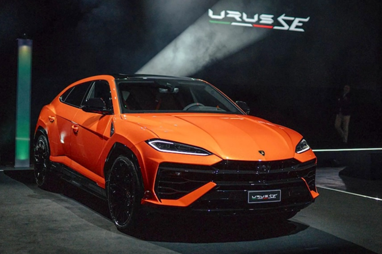 Các thông số này nhìn chung khá ấn tượng trên 1 chiếc SUV nhưng vẫn còn kém xa Aston Martin DBX 707 đã có 4 xe về Việt Nam. Tại thị trường Việt Nam, khi mới ra mắt, mức giá xe Lamborghini Urus SE chính hãng được chào bán từ 15,59 tỷ đồng.