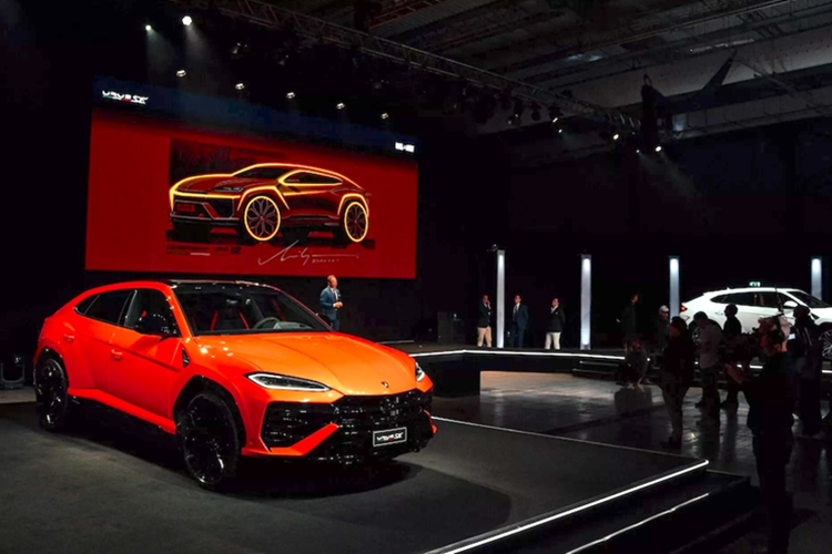 Điểm ấn tượng nhất của siêu SUV Lamborghini Urus bản nâng cấp giữa vòng đời chính là vẫn sử dụng khối động cơ V8, tăng áp kép, dung tích 4.0 lít như các xe Urus đang lăn bánh tại Việt Nam trước đó, nhưng chiêc Urus S này đã được các kỹ sư Ý đã tinh chỉnh nhằm giúp xe tạo ra công suất tối đa 657 mã lực tăng 16 mã lực so với bản tiêu chuẩn và y hệt Urus Performante.