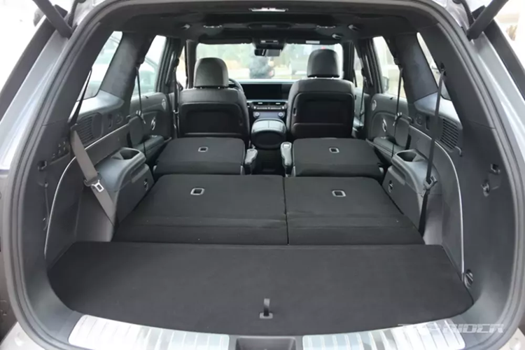 Trong khi đó, tính năng Stay Mode mới có tác dụng dự trữ pin để chạy điều hòa và màn hình thông tin giải trí trong một khoảng thời gian nhất định mà không cần phải dùng động cơ xăng.