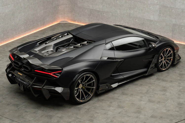 Mansory không giới hạn gói nâng cấp Initiate dành cho siêu xe này. Tại Việt Nam, mức giá xe Lamborghini Revuelto được phân phối chính hãng với mức từ 44 tỷ đồng.