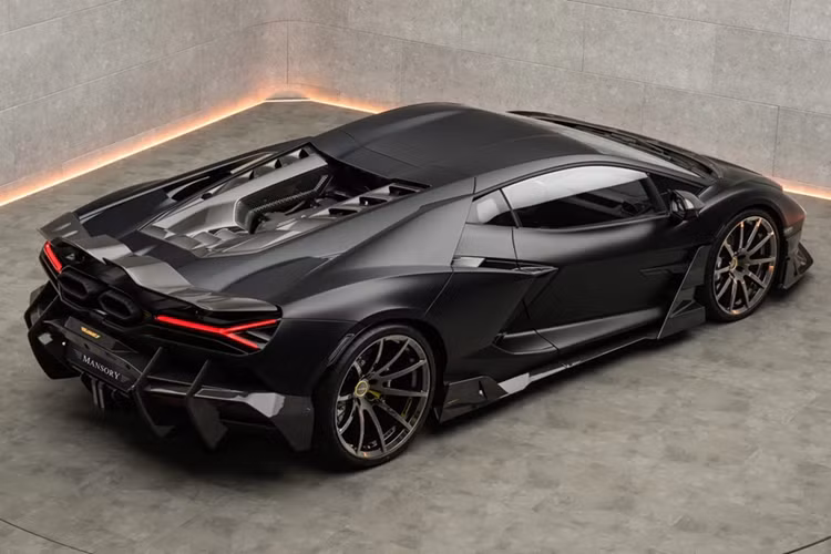 Mansory không giới hạn gói nâng cấp Initiate dành cho siêu xe này. Tại Việt Nam, mức giá xe Lamborghini Revuelto được phân phối chính hãng với mức từ 44 tỷ đồng.