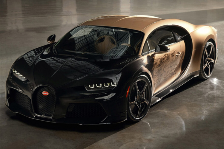 Hãng siêu xe nước Pháp chỉ sản xuất tổng cộng 60 chiếc Bugatti Chiron Super Sport trên toàn thế giới đi kèm mức giá bán lên đến 3,9 triệu đô la, tương đương khoảng 90 tỷ đồng, cao hơn 1,3 triệu đô la so với bản tiêu chuẩn nhưng khách hàng chỉ quan tâm đến việc Bugatti Chiron Super Sport có sự kết hợp giữa sức mạnh và trang bị sang trọng khác hẳn quái vật tốc độ Chiron Super Sport 300+.