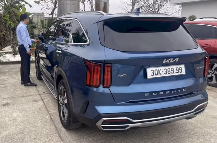 Cam lai KIA Sorento bien so 