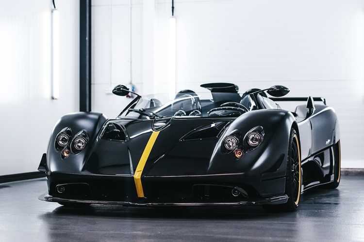Chỉ có 3 chiếc Zonda HP Barchetta đặc biệt được sản xuất. Chiếc thứ 3 sở hữu tùy chọn thân vỏ bằng sợi carbon với tông màu đen Black Mamba. Tuy nhiên tại sự kiện SOC 2022 được tổ chức tại Croatia, siêu xe này đã gặp tai nạn nghiêm trọng khi va chạm mạnh với một chiếc Ford Fiesta.
