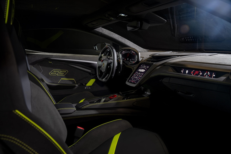 Thiết kế của Panigale V4 Lamborghini được Ducati Centro Stile phát triển song hành cùng Lamborghini, tạo nên phiên bản giới hạn chỉ 630 chiếc.