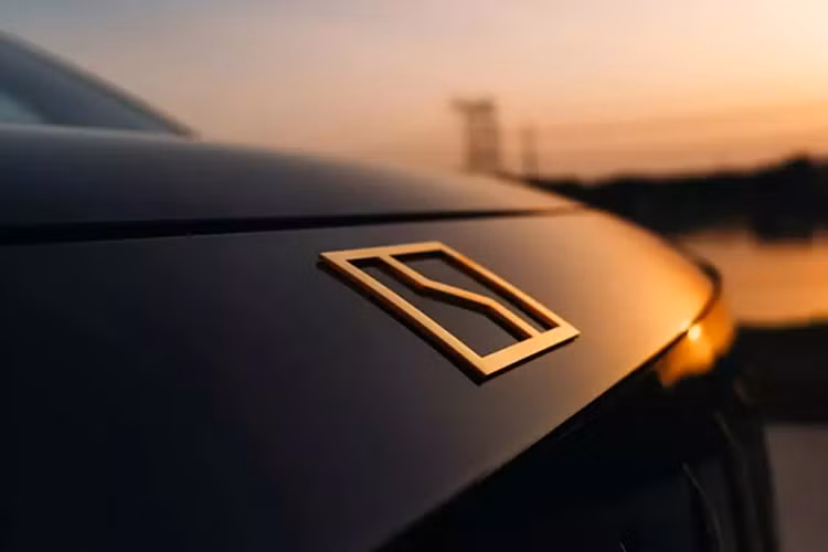 Phiên bản này được định vị cao hơn xe MPV Zeekr 009 Grand Edition từng ra mắt cách đây đúng 1 năm. So với phiên bản tiêu chuẩn, Zeekr 009 Grand Collector Edition không thay đổi về thiết kế tổng thể.