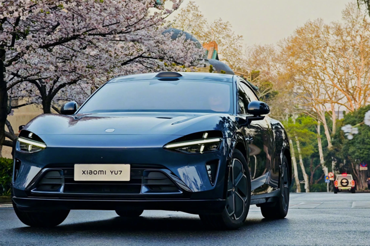 Phiên bản cao cấp hơn sở hữu hệ dẫn động 4 bánh với hai động cơ: động cơ trước 220 kW (295 mã lực) và động cơ sau 288 kW (376 mã lực), cho tổng công suất 508 kW (681 mã lực). Các biến thể AWD sử dụng pin ternary lithium.