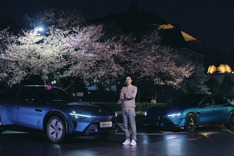 Không chỉ dừng lại ở thiết kế và hiệu năng, YU7 được kỳ vọng sẽ kế thừa những công nghệ đỉnh cao từ SU7, như khả năng kết nối thông minh với hệ sinh thái Xiaomi HyperOS. Đây là bước đi chiến lược của Xiaomi trong việc cạnh tranh ở thị trường ô tô điện toàn cầu, nơi hãng đang đối đầu với các tên tuổi lớn như Tesla và BYD.