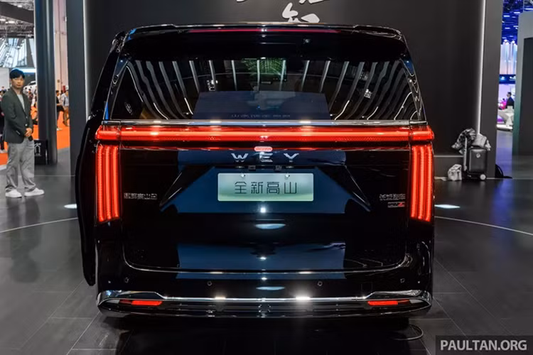 Tổng quãng đường mà xe có thể chạy sau khi sạc đầy pin và đổ đầy xăng là 963 km. Tại thị trường Trung Quốc, mức giá xe Wey Gaoshan 9 mở bán 379.800 Nhân dân tệ (khoảng 1,329 tỷ đồng). Ngoài Gaoshan 9, dòng Wey Gaoshan còn có 2 phiên bản khác là Gaoshan 7 và Gaoshan 8.