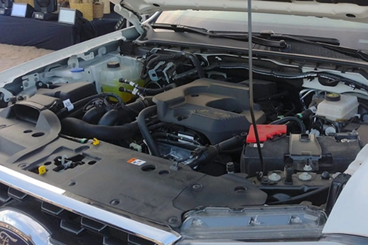 Ford Everest 2025 có đến 6 chế độ lái là: Normal - Bình thường; Eco - Tiết kiệm; Slippery - Đường trơn trượt; Mud/Ruts - Bùn lầy; Sand - Cát; Tow/Haul - Kéo rơ-moóc. Ngoài việc được nâng cấp hệ thống động cơ, Ford Everest 2025 tại thị trường Argentina gần như vẫn sở hữu thiết kế và trang bị tiện ích như cũ.