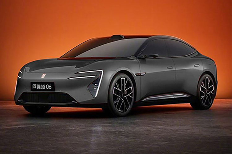 Avatr là liên doanh giữa Changan và CATL, trong khi đó Huawei đóng vai trò là nhà cung cấp chính của liên doanh này. Được định vị là một thương hiệu cao cấp, Avatr đã trải qua tình trạng bán hàng không mấy khả quan tại Trung Quốc.