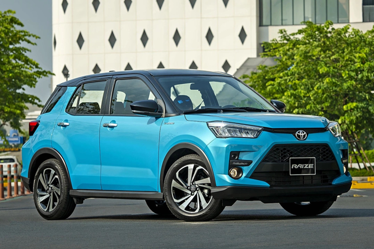 Xe sở hữu hệ thống đèn LED, vành hợp kim 17 inch, bảng đồng hồ kỹ thuật số 7 inch, màn hình cảm ứng trung tâm 9 inch, khởi động bằng nút bấm, hệ thống điều hòa tự động, hỗ trợ khởi hành ngang dốc HAC, cảnh báo điểm mù BSM, cảnh báo phương tiện cắt ngang khi lùi RCTA, 4 cảm biến trước/sau và 6 túi khí.