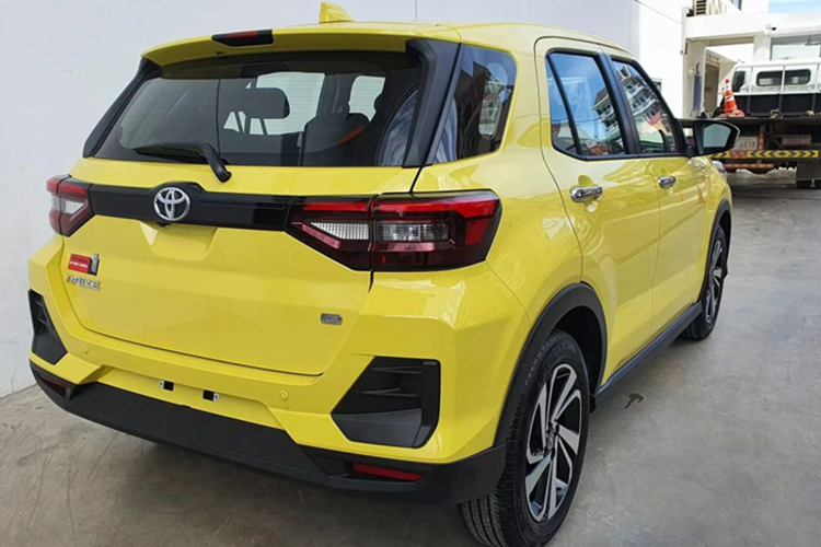 Khác với 3 đối thủ cùng phân khúc, Toyota Raize không được lắp ráp tại Việt Nam mà nhập khẩu nguyên chiếc từ Indonesia.