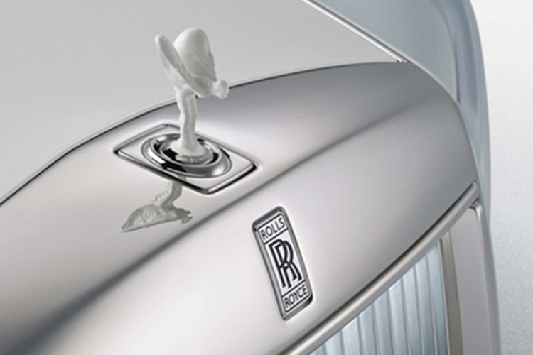 Dự án không chỉ tạo ra một không gian bên trong xe mà còn phản ánh mong muốn của khách hàng trong việc lưu giữ giá trị văn hóa. Hoa anh đào – với ý nghĩa về thời gian và vẻ đẹp – được đưa vào thiết kế để tạo sự khác biệt.