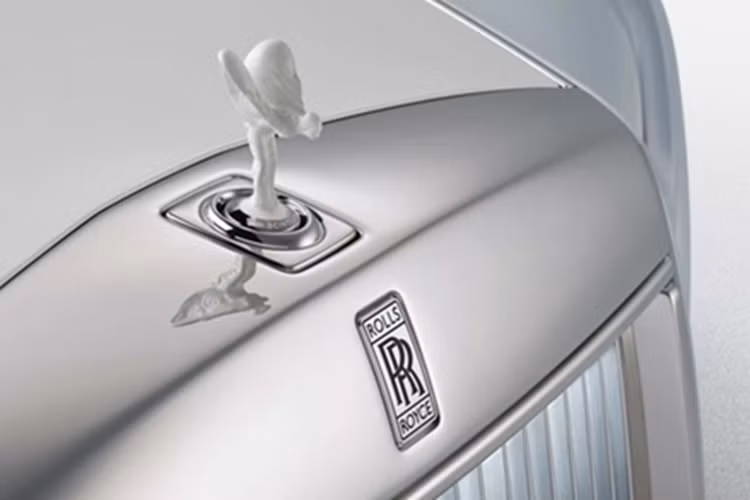 Dự án không chỉ tạo ra một không gian bên trong xe mà còn phản ánh mong muốn của khách hàng trong việc lưu giữ giá trị văn hóa. Hoa anh đào – với ý nghĩa về thời gian và vẻ đẹp – được đưa vào thiết kế để tạo sự khác biệt.