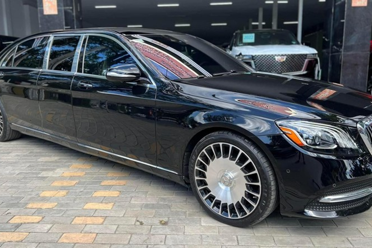 Nếu bạn chưa biết thì Mercedes-Maybach Pullman là đỉnh cao cuối cùng của dòng xe siêu sang nhà "ngôi sao 3 cánh", và phong trào chơi xe Mercedes-Maybach Pullman của đại gia Việt trước đó có 5 chiếc, chủ yếu nằm ở dòng S600 và S650.