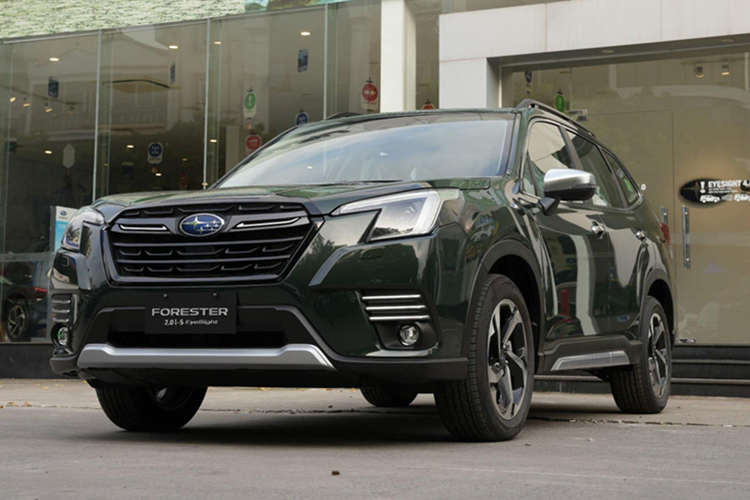 Nằm bên dưới nắp ca-pô của mẫu SUV cỡ C này là động cơ Boxer 4 xi-lanh, dung tích 2.0L với công suất tối đa 154 mã lực và mô-men xoắn cực đại 196 Nm. Động cơ đi kèm hộp số biến thiên vô cấp với 7 cấp số ảo.