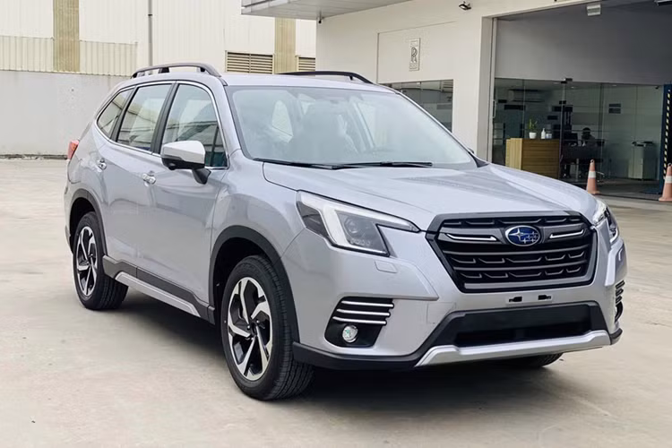 Như vậy, trong tháng 2/2025, Subaru Forester giá ưu đãi chỉ còn dao động từ 819 - 979 triệu đồng. Tuy giảm mạnh so với giá niêm yết nhưng mẫu xe nhà Subaru vẫn đắt hơn nhiều đối thủ cùng phân khúc như Mazda CX-5, Hyundai Tucson và Ford Territory.