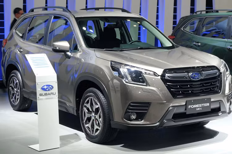 Trong vòng hơn 1 năm trở lại đây, Subaru Forester đã liên tục được hãng áp dụng khuyến mãi để tăng sức cạnh tranh. Điều này không có gì bất ngờ vì mẫu SUV cỡ C này chẳng những có giá bán kém hấp dẫn mà còn sở hữu thiết kế khá kén khách. Bên cạnh đó, xe còn gặp phải những khó khăn khác như thương hiệu có tính nhận diện chưa cao và hệ thống đại lý còn thưa thớt