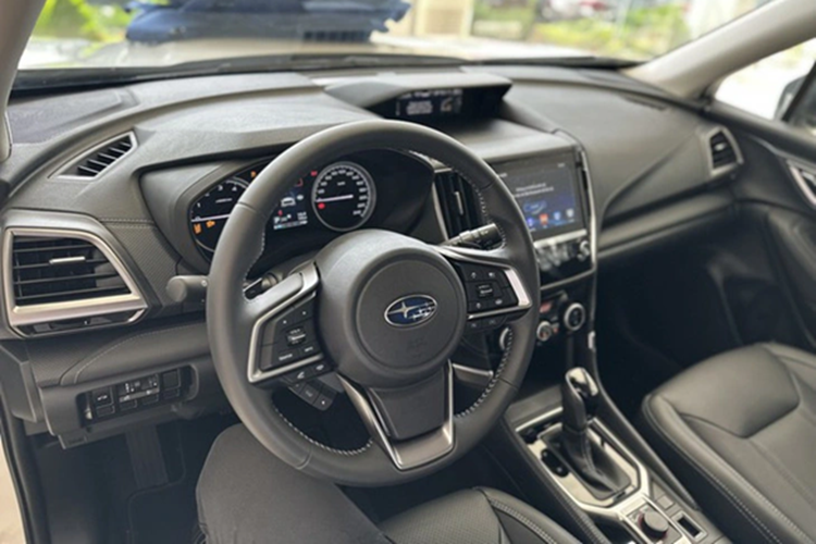 Tương tự như vậy, Mitsubishi Outlander được hãng hỗ trợ 50% lệ phí trước bạ, cộng 1 phiếu nhiên liệu 10 triệu và 1 camera toàn cảnh 360 độ trị giá 20 triệu đồng cho phiên bản CVT. Tổng giá trị ưu đãi của mẫu SUV cỡ C này rơi vào khoảng 70 triệu đồng.