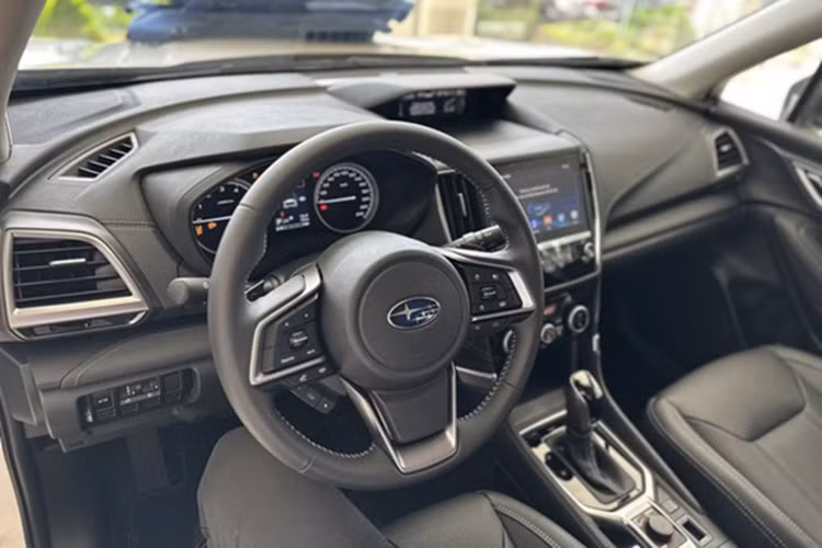 Tương tự như vậy, Mitsubishi Outlander được hãng hỗ trợ 50% lệ phí trước bạ, cộng 1 phiếu nhiên liệu 10 triệu và 1 camera toàn cảnh 360 độ trị giá 20 triệu đồng cho phiên bản CVT. Tổng giá trị ưu đãi của mẫu SUV cỡ C này rơi vào khoảng 70 triệu đồng.