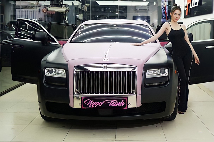 Kết hợp cùng hộp số tự động ZF 8 cấp, xe siêu sang Rolls-Royce Ghost Series I mất khoảng 5 giây để tăng tốc từ vị trí xuất phát lên 100 km/h trước khi đạt vận tốc tối đa 250 km/h.
