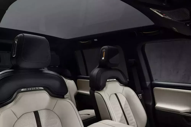 Điều này mang lại cho các mẫu xe hệ dẫn động bốn bánh cũng như công suất đầu ra là 850 mã lực và mô-men xoắn 1.103 lb-ft (1.494 Nm).