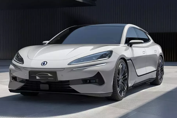  Denza Z9 GT 2025 mới là mẫu ôtô điện của BYD đã chính thức trình làng trong triển lãm Ô tô Bắc Kinh 2024 diễn ra vào tháng 4 năm ngoái. Đây là mẫu ô tô điện hạng sang do Denza - thương hiệu còn của hãng xe Trung Quốc BYD sản xuất.