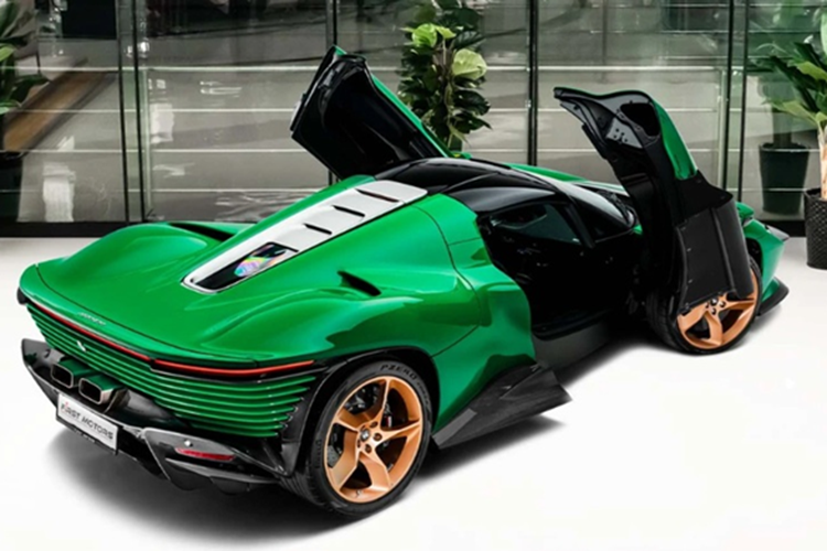 Do sở hữu nhiều tùy chọn cao cấp nên giá trị của chiếc Ferrari Daytona SP3 trong bài có lẽ không dưới 3 triệu USD (tương đương 76,3 tỷ đồng).