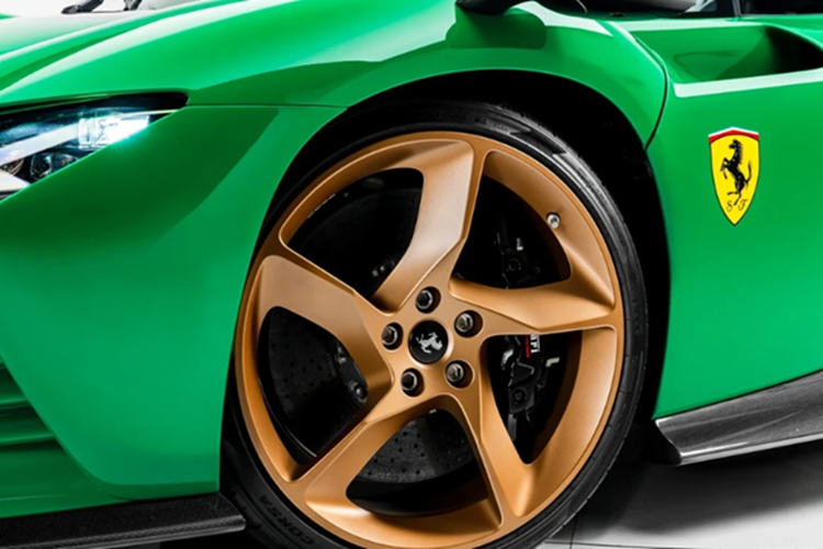 Thiết kế tổng quan của Daytona SP3 được lấy cảm hứng từ những mẫu xe đua của Ferrari vào những năm 1960, bao gồm 330 P3/4, 330 P4 hay 412 P.