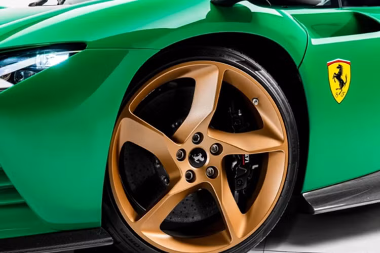 Thiết kế tổng quan của Daytona SP3 được lấy cảm hứng từ những mẫu xe đua của Ferrari vào những năm 1960, bao gồm 330 P3/4, 330 P4 hay 412 P.