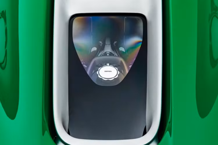 Cung cấp sức mạnh cho Ferrari Daytona SP3 là động cơ V12 hút khí tự nhiên dung tích 6.5L cho công suất tối đa 840 mã lực và mô-men xoắn cực đại 697 Nm. Động cơ kết hợp với hộp số ly hợp kép F1 DCT 7 cấp và hệ dẫn động cầu sau giúp xe có thể tăng tốc từ 0 lên 100 km/h trong 2,85 giây trước khi đạt tốc độ tối đa hơn 340 km/h.