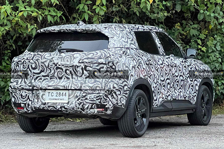 Về thiết kế ngoại thất, phiên bản XForce HEV dành cho Thái Lan không có quá nhiều khác biệt so với các phiên bản quốc tế, ngoại trừ bộ mâm hợp kim 18 inch có thiết kế mới. Đặc biệt, mâm xe được trang bị nắp che giữa các nan (Aerowheel Cover) nhằm giảm lực cản không khí và cải thiện hiệu quả tiêu hao năng lượng theo nguyên lý kỹ thuật.