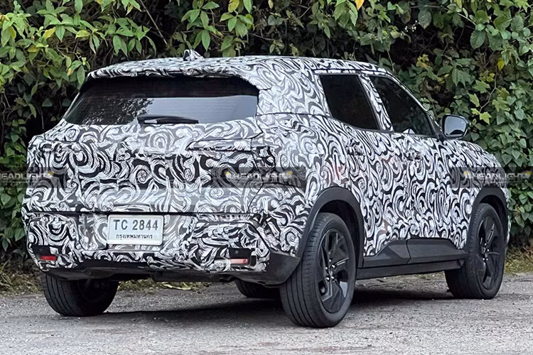 Về thiết kế ngoại thất, phiên bản XForce HEV dành cho Thái Lan không có quá nhiều khác biệt so với các phiên bản quốc tế, ngoại trừ bộ mâm hợp kim 18 inch có thiết kế mới. Đặc biệt, mâm xe được trang bị nắp che giữa các nan (Aerowheel Cover) nhằm giảm lực cản không khí và cải thiện hiệu quả tiêu hao năng lượng theo nguyên lý kỹ thuật.