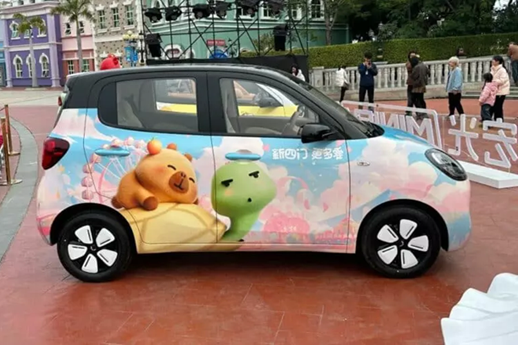 Tại hội nghị ra mắt, SGMW thông báo tính đến ngày 31/1 năm nay, doanh số bán hàng tích lũy của Hongguang Mini EV chạy điện đã vượt quá 1,5 triệu chiếc, đứng đầu về doanh số bán xe năng lượng mới cỡ nhỏ toàn cầu, với trung bình một chiếc được bán ra sau mỗi 90 giây.