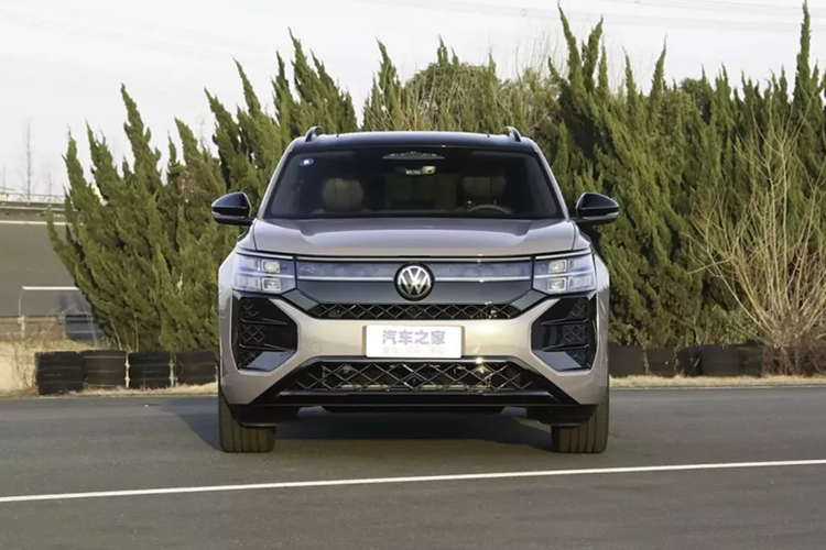 Xe tăng tốc từ 0 đến 100 km/h chỉ trong 7,6 giây trong khi đạt mức tiêu thụ nhiên liệu kết hợp WLTC thấp đáng kể là 8,35L/100km.