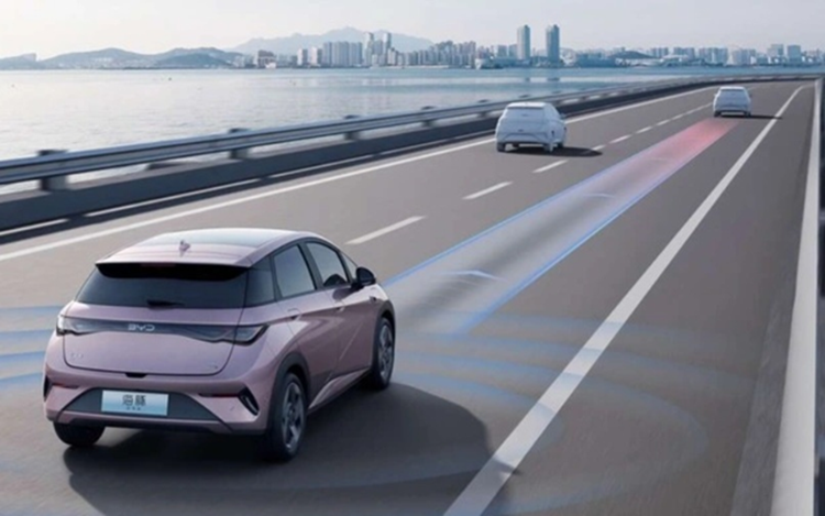 Trung Quoc cam quang cao oto tu lai sau tai nan Xiaomi SU7-Hinh-2