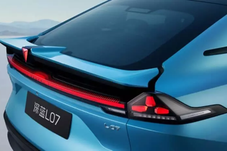 Biến thể EREV sử dụng động cơ 1,5 lít 72 kW (97 mã lực) làm bộ mở rộng phạm vi, động cơ điện phía sau 160 kW (215 mã lực) hoặc 190 kW (255 mã lực) và bộ pin lithium sắt phosphate 28,39 kWh hoặc 35,07 kWh.